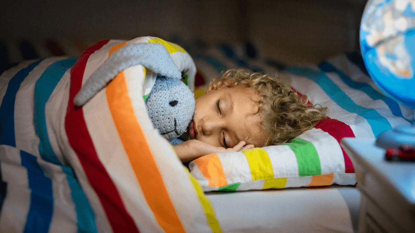 Gouttière de rééducation fonctionnelle : comment fonctionne-t-elle pendant le sommeil de l’enfant?